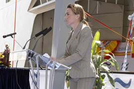 La ministra de Defensa Carme Chacón durante su alocución en la botadura del buque