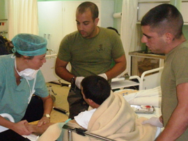 Asistencia del buque 'Castilla' a un tripulante herido