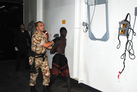 El buque ‘Galicia’ intercepta dos esquifes con 11 presuntos piratas somalíes