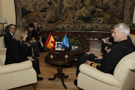 La Ministra de Defensa recibe al almirante Samuel Locklear, comandante de la Fuerza Conjunta Aliada de Nápoles y comandante de las Fuerzas Navales de Estados Unidos en Europa