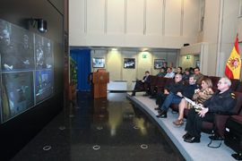 Chacón destaca los riesgos que corren a diario los militares en Afganistán