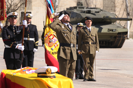 Los compañeros de los fallecidos entonan el himno 'La muerte no es el final'