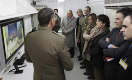 Chacón asiste al entrenamiento de los vigilantes de los atuneros del Índico