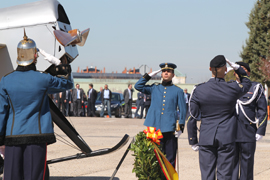 España ofrece a la OTAN bases y medios navales y aéreos en la crisis libia