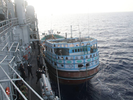 La 'Canarias' libera un pesquero iraní secuestrado desde hace cinco meses