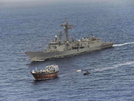 La 'Canarias' libera un pesquero iraní secuestrado desde hace cinco meses