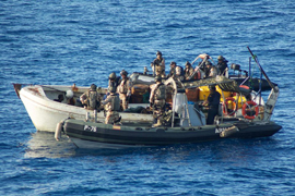 El ‘Infanta Elena’ intercepta dos presuntos piratas en la cuenca de Somalia