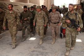 El general Petraeus elogia la labor de los militares españoles