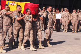 La ministra de Defensa destaca el valor de nuestros militares en Afganistán