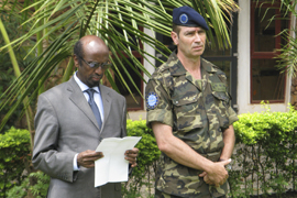 Somalia condecora a militares españoles desplegados en Uganda