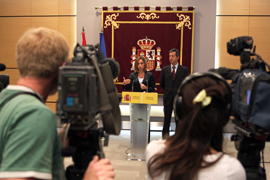 La ministra Chacón durante la rueda de prensa