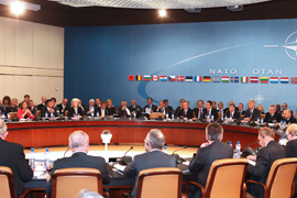 La ministra de Defensa, Carme Chacón durante la reunión en Bruselas