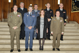Foto de familia de la ministra de Defensa, Carme Chacón en el Estado Mayor de la Defensa
