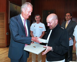 El Almirante Stavridis es autor de varias publicaciones profesionales referidas al liderazgo y al mando de la mar