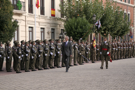 Morenés preside la inauguración del curso en la Academia de Caballería