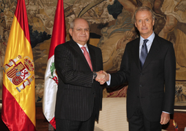 Morenés y Cateriano han mantenido una reunión en el despacho del ministro