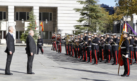 Morenés y Cateriano pasan revista a la fuerza