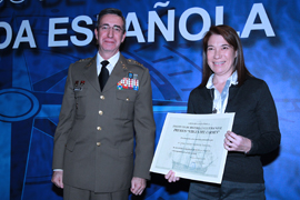 Premio de Juventud para alumnos de Enseñanza Secundaria o Formación Profesional,hace entrega del premio el General Jefe de Estado Mayor del Ejército de Tierra