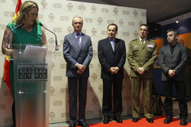 Morenés inaugura una exposición sobre la misión en Afganistán