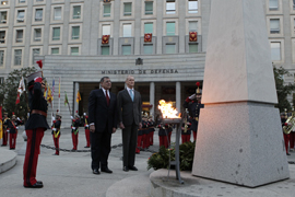 Morenés y Panetta destacan las excelentes relaciones entre EEUU y España