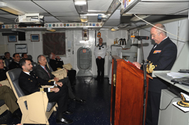 Su Alteza Real el Príncipe de Asturias, acompañado por el ministro de Defensa, ha presidido la despedida del portaaviones en la base naval de Rota