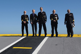 Su Alteza Real el Príncipe de Asturias, acompañado por el ministro de Defensa, ha presidido la despedida del portaaviones en la base naval de Rota