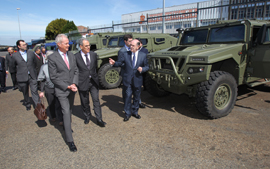 Los ministros de Defensa de España y de Marruecos visitan UROVESA
