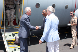 El ministro de Defensa recibido por el ministro del Interior de Mali, Tiefing Konaté y el embajador de España Jose Maria Matres