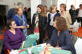 La subsecretaria de Defensa, Irene Dominguez-Alcahud  acompaña a la alcaldesa de Madrid, Ana Botella en su visita al centro de mayores Infante Don Juan