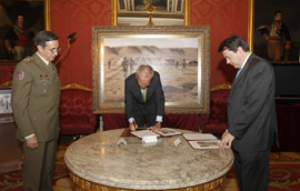 Ferrer-Dalmau dona al Ejército de Tierra su cuadro ‘La patrulla’