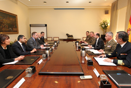 Las delegaciones de España y Georgia reunidos en sesión de trabajo.