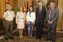 Encuentro de la Subsecretaria de Defensa con el  Embajador de los Paises Bajos, la Directora General de Personal, el Director del Colegio Europeo de Seguridad y Defensa y el Director del CESEDEN