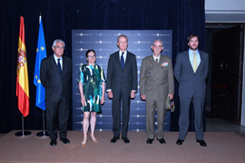 El ministro de Defensa presenta el libro ‘Valor y heroísmo’