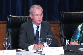 El ministro de Defensa presenta el libro ‘Valor y heroísmo’