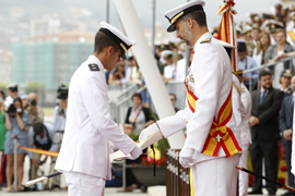 Entrega de Reales Despachos a los nuevos oficiales de la Armada