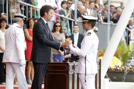 Entrega de Reales Despachos a los nuevos oficiales de la Armada