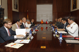 El ministro de Defensa, Pedro Morenés, recibe a su homólogo de Chile