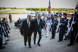 Morenés visita al secretario de Defensa de los EE UU, Chuck Hagel
