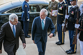 Morenés visita al secretario de Defensa de los EE UU, Chuck Hagel
