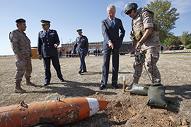Visita del ministro de Defensa al CLAEX