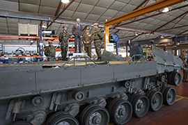 El ministro de Defensa, Pedro Morenés, ha visitado hoy el Parque y Centro de Mantenimiento de Sistemas Acorazados nº 1 (PCMASA 1)