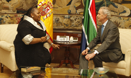 El ministro de Defensa se reúne con su homóloga sudafricana