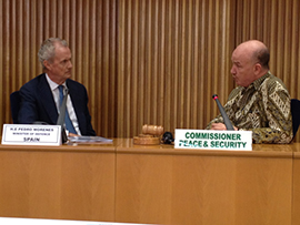 El ministro de defensa se reúne con el Comisario de Paz y Seguridad de la Unión Africana, Smaïl Chergui