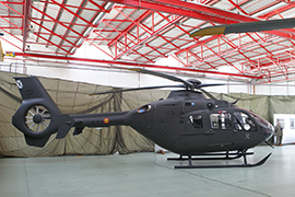 El SEDEF y el JEME asisten a la entrega de dos helicópteros 'EC-135'