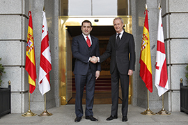 Morenés se reúne con su homólogo georgiano, Irakli Alasania