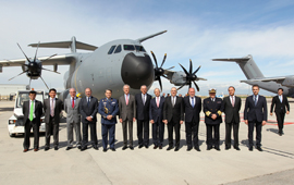El ministro de Defensa, Pedro Morenes, junto con el general Salvador Cienfuegos, secretario de Defensa Nacional de México y el almirante Francisco Vidal Soberón, secretario de Marina, visitan la factoría de Airbus Military en Sevilla.