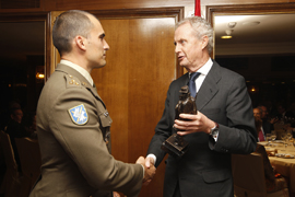 El ministro de Defensa asiste a la cena de la Real Hermandad de Veteranos