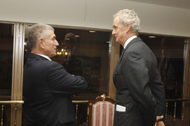 El ministro de Defensa asiste a la cena de la Real Hermandad de Veteranos