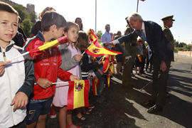 Morenés preside el izado solemne de la Enseña nacional en Maqueda