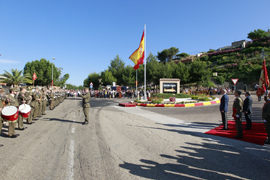 Morenés preside el izado solemne de la Enseña nacional en Maqueda